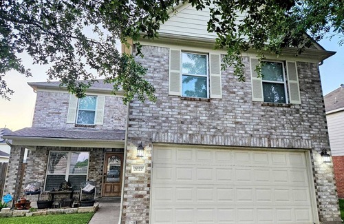Rosenberg House | Charming 4-bedroom house with WiFi and AC in serene Rosenberg