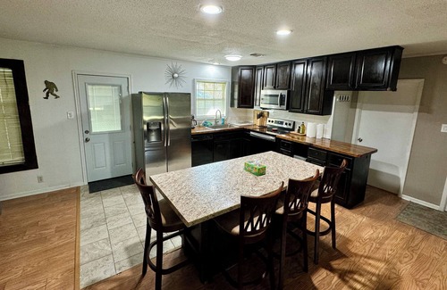 Texarkana House | Charming 4-bedroom house with AC and WiFi in peaceful Texarkana