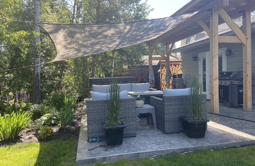 Smithers House | Charming 4 Bedroom House: Minutes from Downtown Smithers, Featuring a Hot Tub