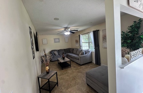 Huntcliff House | Charming 4-bedroom house with AC, WiFi in lovely Columbia
