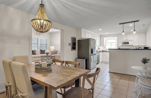 Franklin House | Charming 4-bedroom house with fully fenced yard, in fabulous Franklin