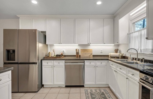 Franklin House | Charming 4-bedroom house with fully fenced yard, in fabulous Franklin