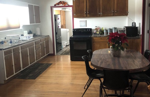 Sundance House | Charming 4-bedroom house with WiFi, AC in wonderful Sundance