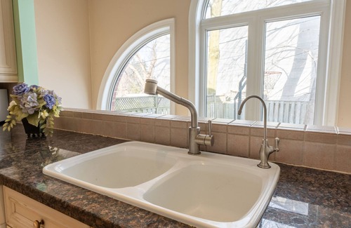 East York House | Charming 4-bedroom house in lovely Toronto with AC, WiFi