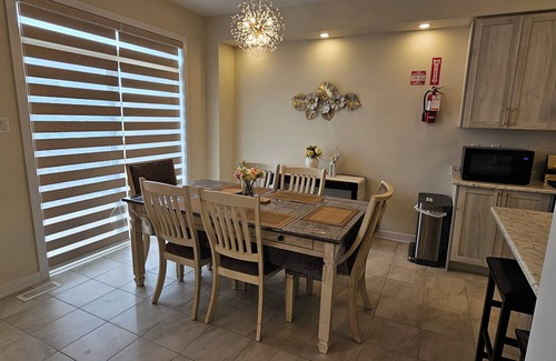 Welland House | Charming 4-bedroom house with WiFi and AC in lovely Welland lic#289
