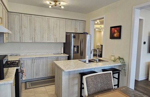 Welland House | Charming 4-bedroom house with WiFi and AC in lovely Welland lic#289