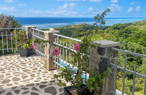 Coromandel House | Charming 4-bedroom house, In Batratan, Gravier with AC, WiFi. Enjoy your stay