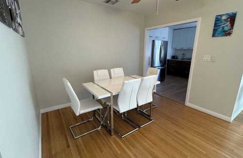 Burbank House | Charming 4-bedroom house in Prime Burbank with WiFi, AC