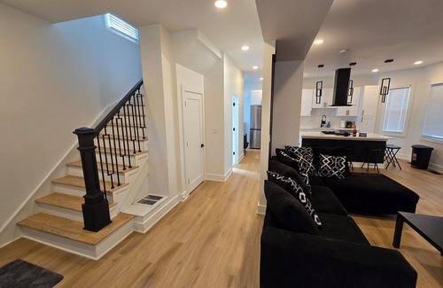 Chatham House | Charming 4-bedroom house with WiFi, AC in superb Chicago Chatham