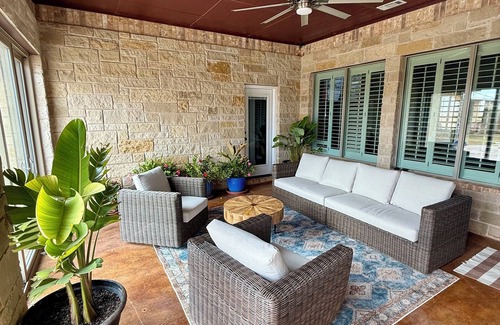 Midland House | Charming 4-bedroom house + pool + with AC and WiFi in lovely Midland, TX.