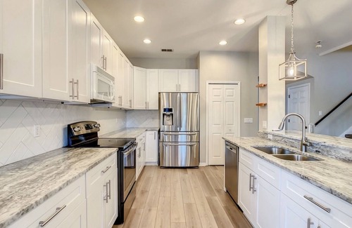 Orlando House | Charming 4-bedroom house with WiFi, AC, and incredible water views