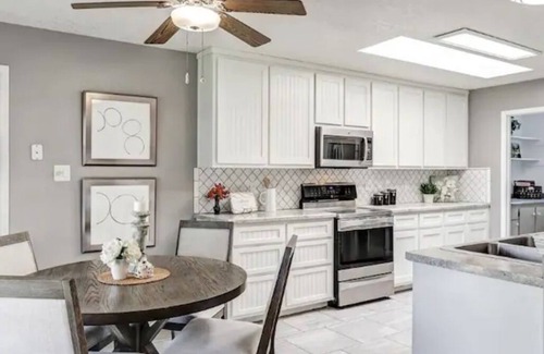 Bosque Farms House | Charming 4-bedroom house in Peralta. Sit outside and enjoy the beautiful Sunset