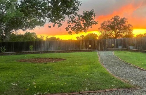 Bosque Farms House | Charming 4-bedroom house in Peralta. Sit outside and enjoy the beautiful Sunset