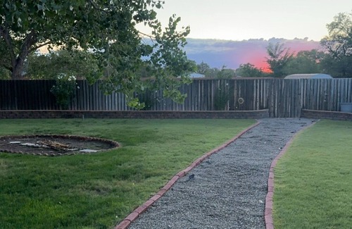 Bosque Farms House | Charming 4-bedroom house in Peralta. Sit outside and enjoy the beautiful Sunset