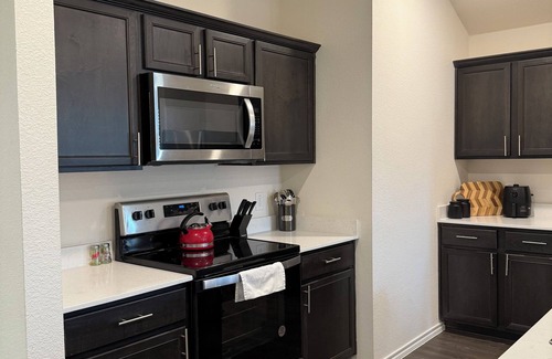Anna House | Charming 4-bedroom house in Anna with WiFi and AC