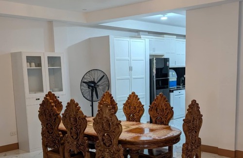 Kalibo House | Charming 4-bedroom house with AC and WiFi with power generator during brown outs