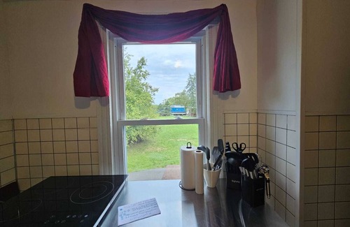 Kauneonga Lake House | Charming 4-bedroom house with Lakeview and AC in Bethel