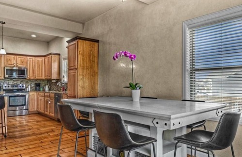 Casper House | Charming 4-bedroom house with AC, WiFi in Casper