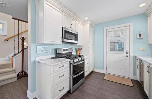 Huron House | Charming 4-Bedroom House, Amazing Lake Views, Private Beach, Near Cedar Point!