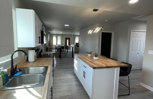 Pueblo House | Charming 4-bedroom house with AC, WiFi in delightful Pueblo