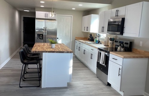 Pueblo House | Charming 4-bedroom house with AC, WiFi in delightful Pueblo
