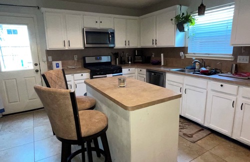 Spring House | Charming 4-bedroom house with AC and WiFi in Spring