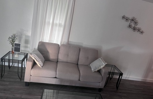 Champaign House | Charming 4-bedroom house with AC, WiFi in fabulous Urbana