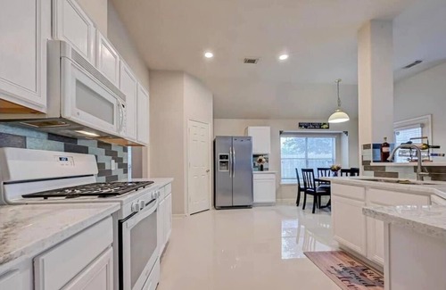 Barker House | Charming 4-bedroom house with AC and WiFi in enjoyable Katy