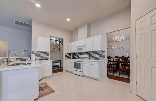 Barker House | Charming 4-bedroom house with AC and WiFi in enjoyable Katy