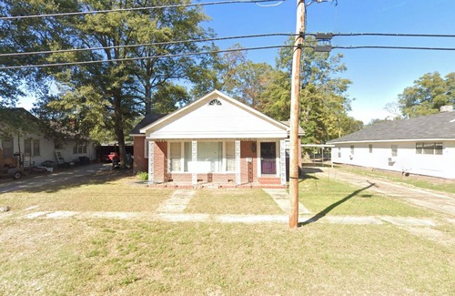 Shaw House | Charming 4-bedroom house with WiFi, AC in lovely Shaw