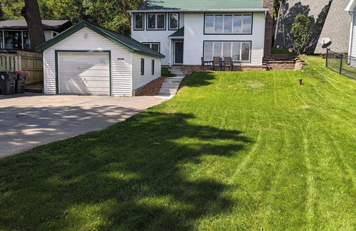 Lake Ripley House | Charming 4-bedroom Lake house on Lake Ripley in Cambridge