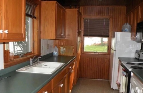 Grenell House | Charming 4 Bedroom Private Island Escape in the 1000 islands!