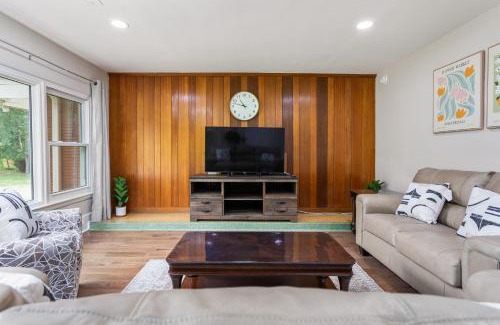 High Point House | Charming 4-Bedroom Retreat House