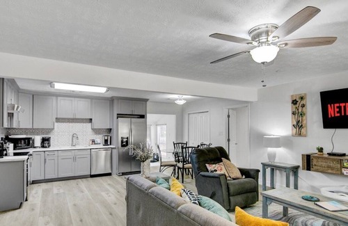 Jasper House | Charming 4 Bedroom Retreat in the Heart of Jasper, TX – Your Ideal Getaway!