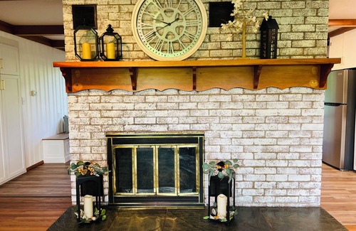 Minetto Cottage | Charming 4-bedroom, riverfront cottage in Oswego
