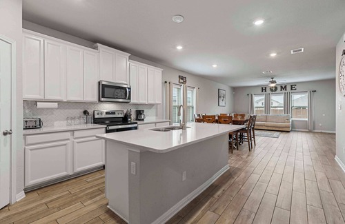 Schertz House | Charming 4-bedroom spacious house near I-35 in lovely Selma/Schertz San Antonio