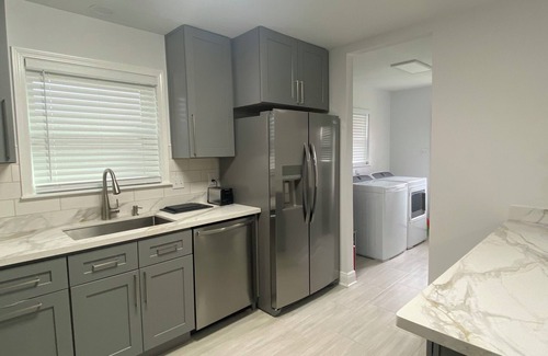 Kenner - Louis Armstrong International Airport House | Charming 4 bedroom super clean and safe in Metairie newly remodeled WiFi & AC