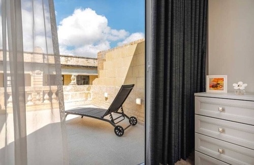 Madliena House | "Charming 4-Bedroom Townhome with WiFi & AC, 4 Minutes from Tas-Sliema Seafront"