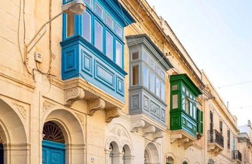 Madliena House | "Charming 4-Bedroom Townhome with WiFi & AC, 4 Minutes from Tas-Sliema Seafront"