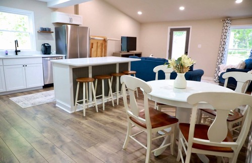 Chesterfield House | Charming 4-bedroom house with WiFi, AC in pleasant Chesterfield