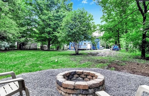 Wales Center House | Charming 4-bedroom 1800's farmhouse with WiFi, AC in serene Cowlesville