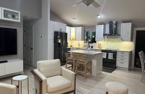 Hampton Bays House | Charming 4-bedroom house with salt water pool, AC and WiFi in Hampton Bays