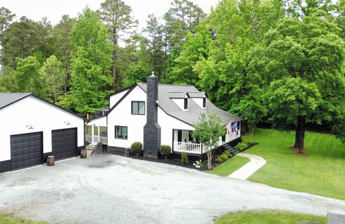 Fairview House | Charming 4-bedroom country home with waterfall and Gameroom in Indian Trail