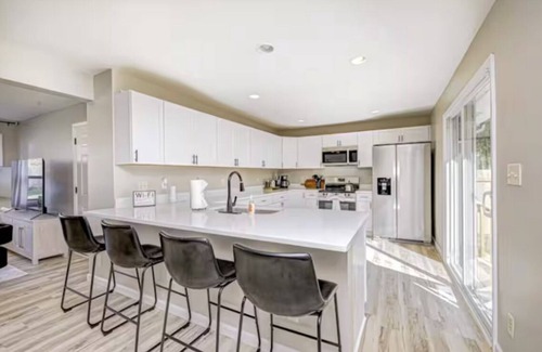 Lawrence House | Charming 4-bedroom house with WiFi in lovely Indianapolis