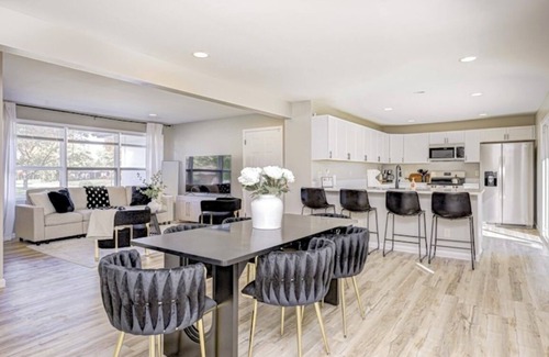 Lawrence House | Charming 4-bedroom house with WiFi in lovely Indianapolis