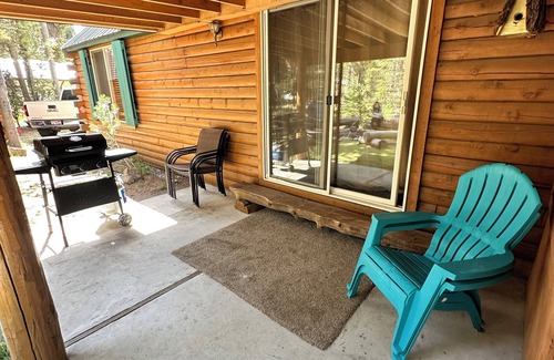 Island Park Cabin | Charming 4-bedroom cabin with AC and WiFi, and hot tub in Island Park.