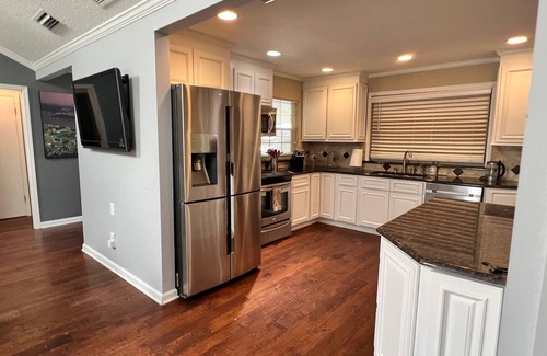 Del Rio Other | Charming 4-bedroom farmhouse in lovely Jacksonville with fitness room, WiFi