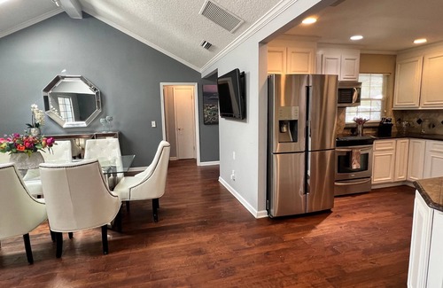 Del Rio Other | Charming 4-bedroom farmhouse in lovely Jacksonville with fitness room, WiFi