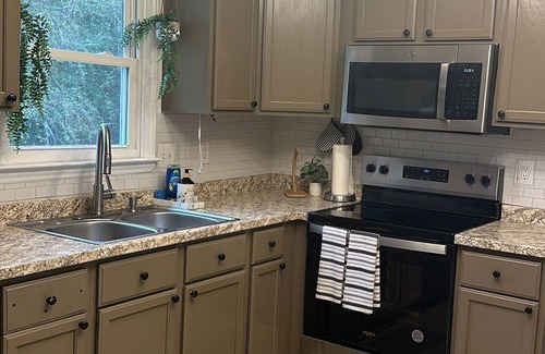 Piney Green House | Charming 4-bedroom 2200SQFT house with great backyard