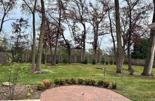 Lake Forest House | Charming 4-bedroom ranch house near downtown Lake Forest with AC, WiFi